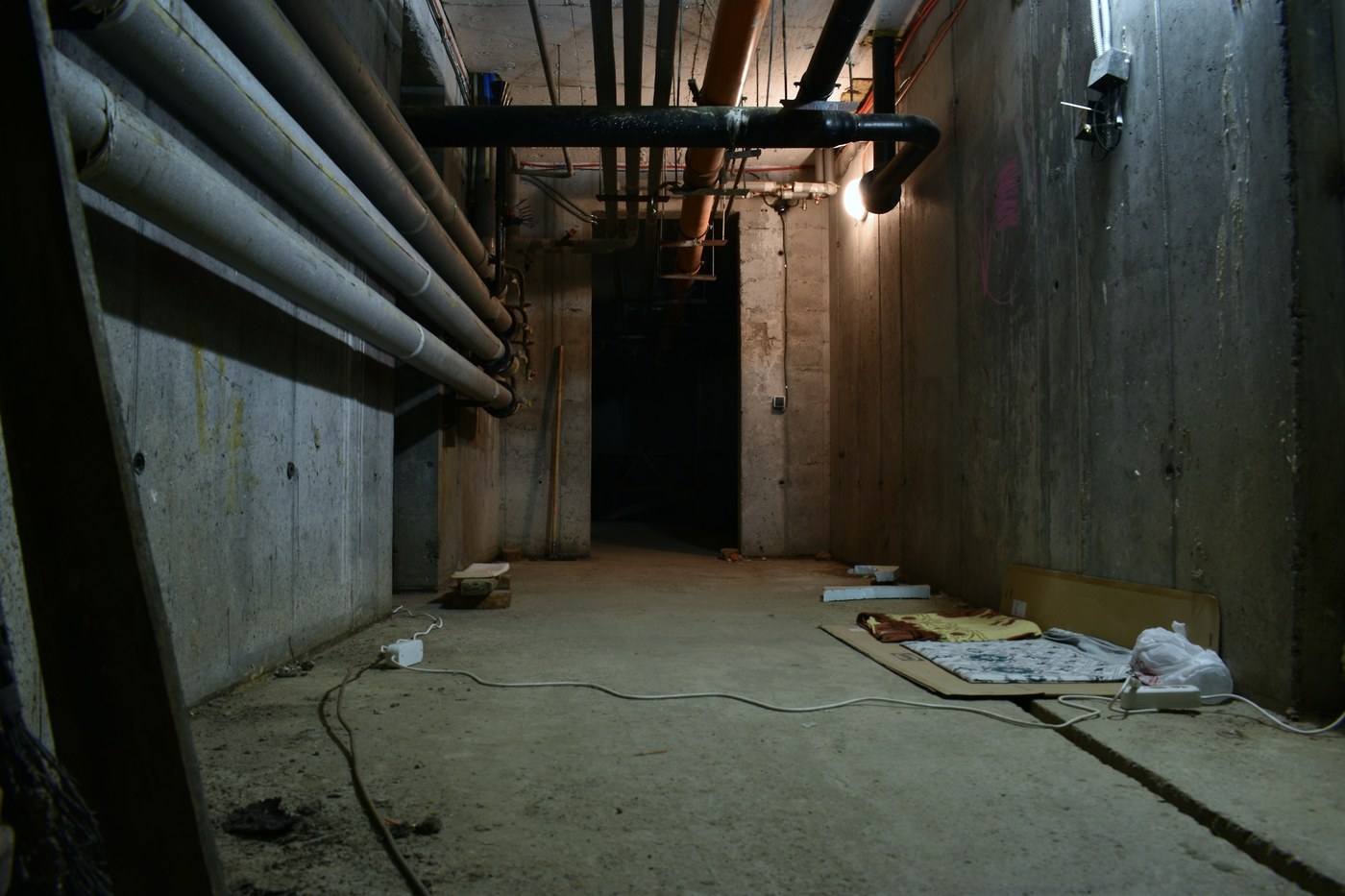 Cantina condominiale con tubature